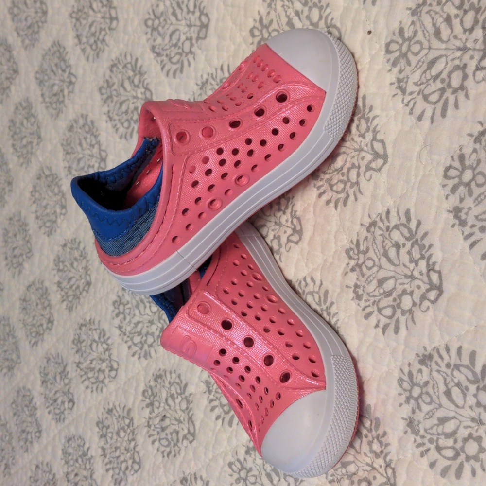 Sketchers toddler girls water shoes size 6
